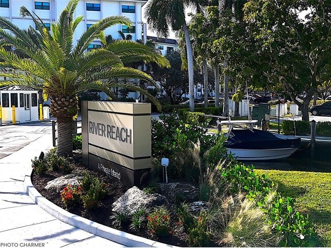 Building Photo - 1000 River Reach Dr Unit 305 Rental
