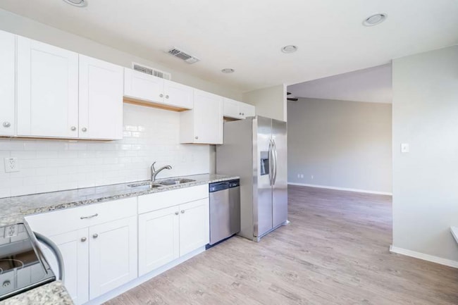 Photo - 4736 Scots Briar Ln