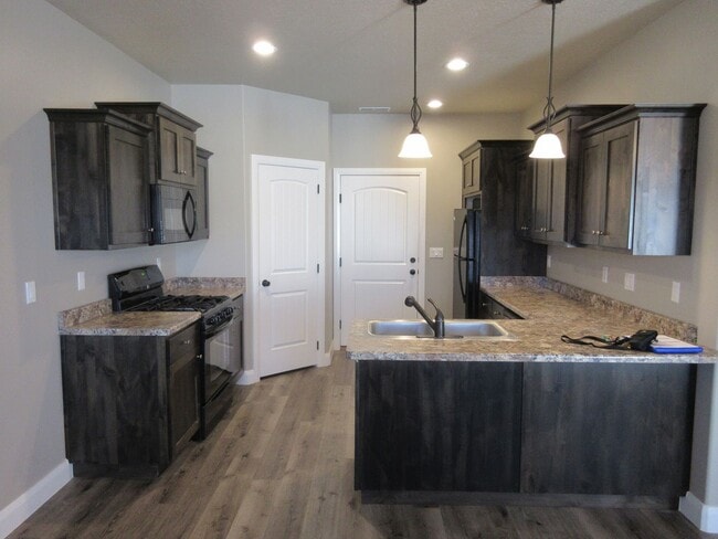 Photo - 3 Bedroom - 2.5 bathroom - in the heart of...