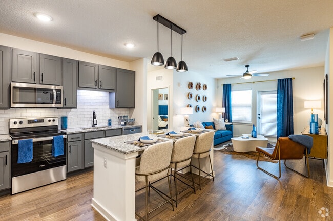 2 BR, 2 BA - 1,176SF