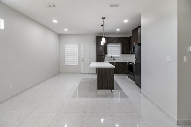 Photo - 1413 N Inspiration Blvd