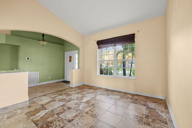 Photo - 2290 SW Tampico St