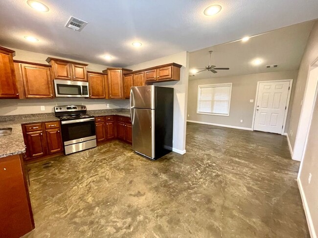 Photo - 3 Bedroom / 2 Bath In Pocahontas Available...