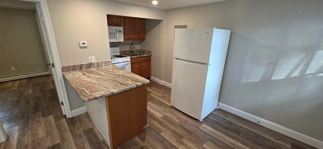 Building Photo - 62 Cabot St Unit 2