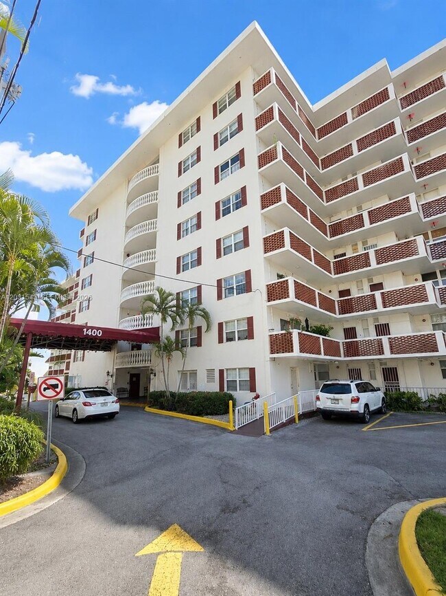 Building Photo - 3660 NE 166th St Unit 805