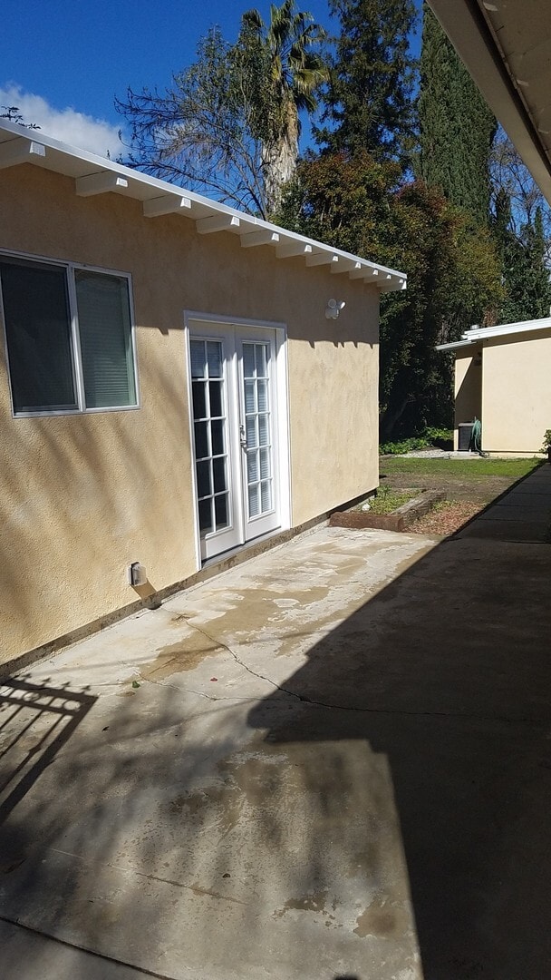 Photo - Tarzana- High End Compact Side House Studio