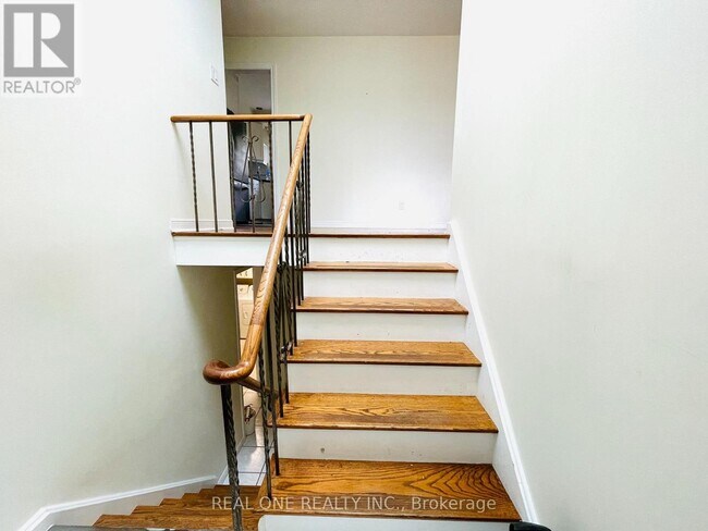 Photo - 2249 Wyandotte Dr