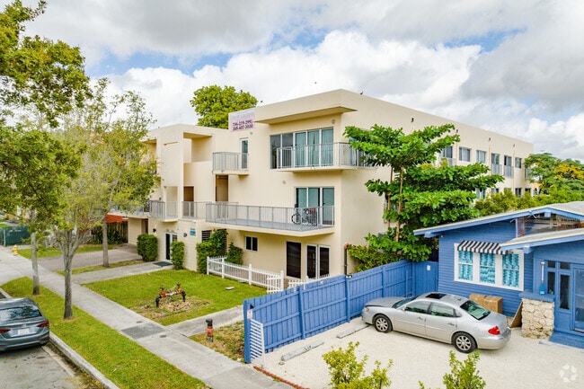 1553 SW 2nd St