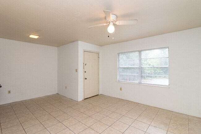 Photo - Newsville 4013 1 - 9 Unit 4