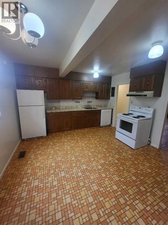Photo - 941-916 16 St S