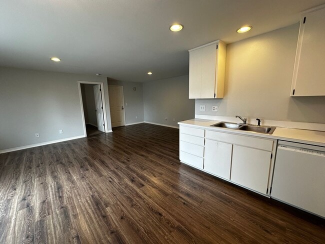 Photo - Very Spacious 1 Bedroom Upstairs Unit With A Private Deck