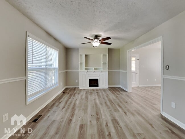 40 Strawberry Hill Ln