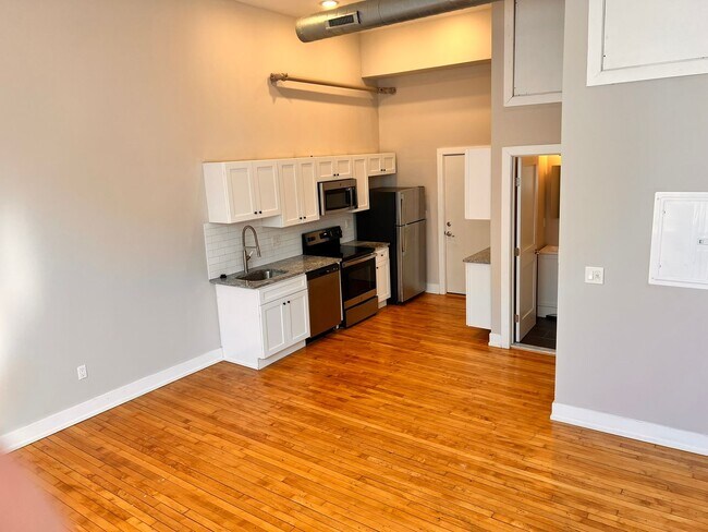 4627 E. Thompson-Studio
