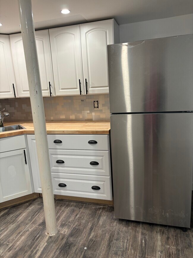 27 Clinton St Unit Studio Apartment