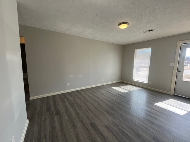 Photo - 32 Georgian Cv Unit R