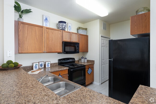2BR, 2BA - 950SF - Kitchen