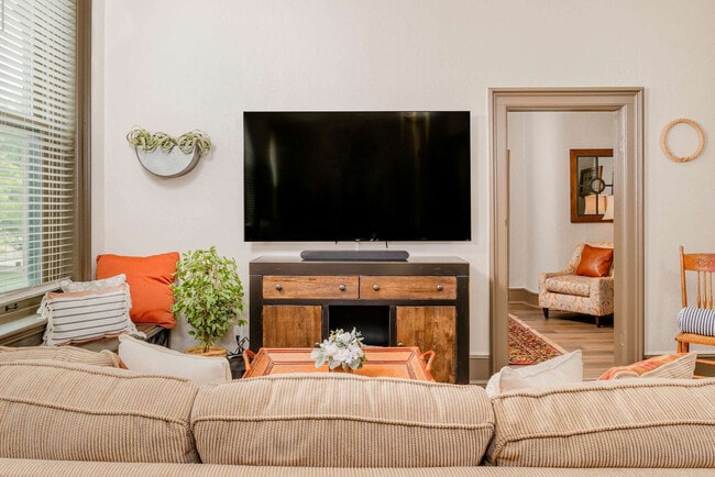 Photo - 101 Algoma Blvd Unit ID1332436P