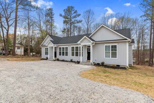 Building Photo - MUST SEE !! 2 Bedroom/2 Bath end Unit 2305 Hill St Rental
