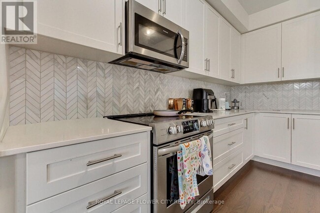 Photo - 453 Bergamot Ave