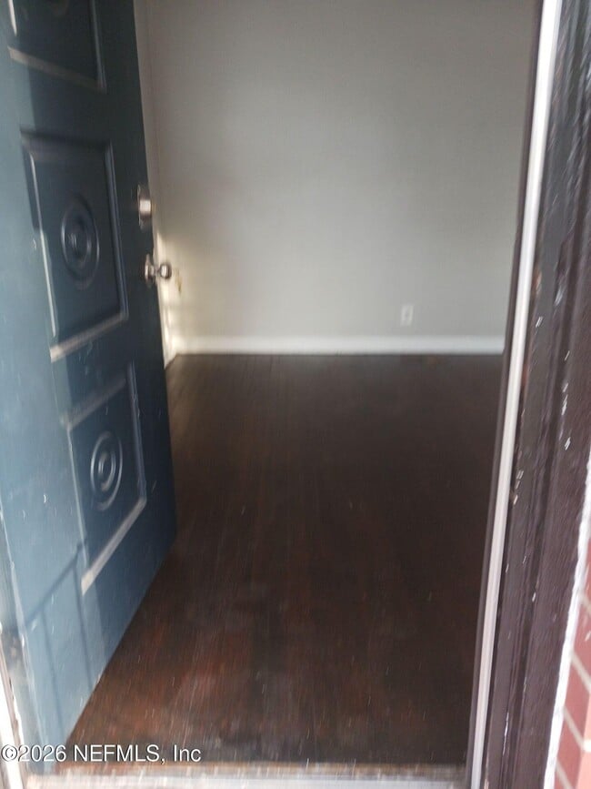 Photo - 1553 W 19th St