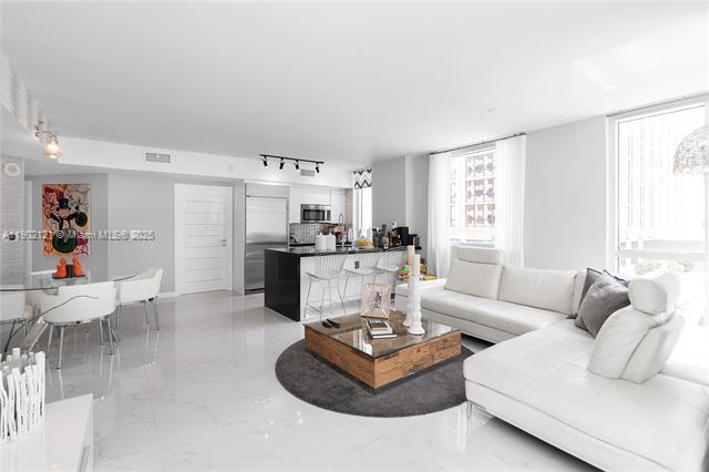 Building Photo - 500 Brickell West Condo Unit 301