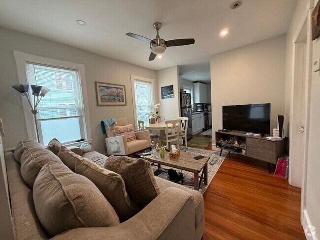 Building Photo - 37 Hinckley St Unit 1 Rental