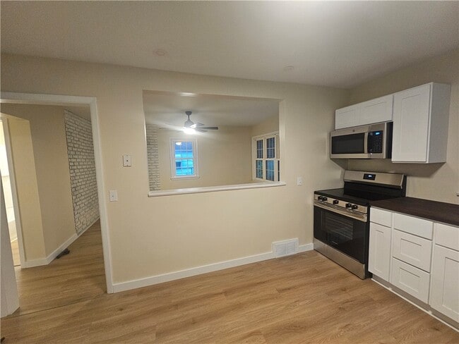 Photo - 247 W Hickory St