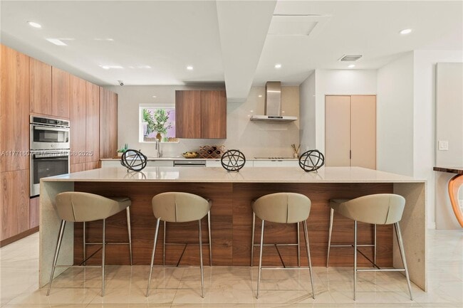 Photo - 221 NE 44th St