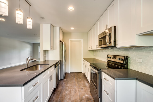 Photo - 3119 Lake Ave