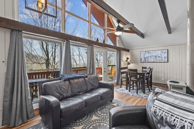 Building Photo - 102 Skiview Ln Unit ID1302664P Rental