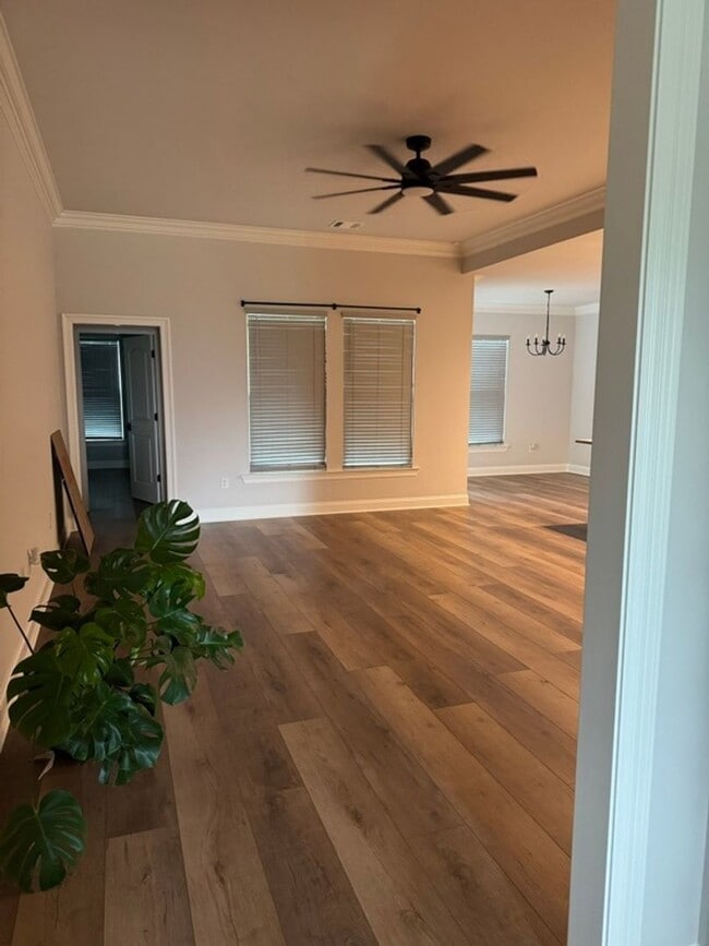 110 Nandina Dr
