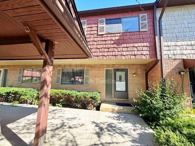 Building Photo - 1700 W Hopi Trail