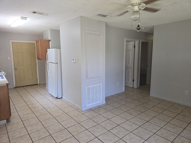 Photo - 2120 Railroad St