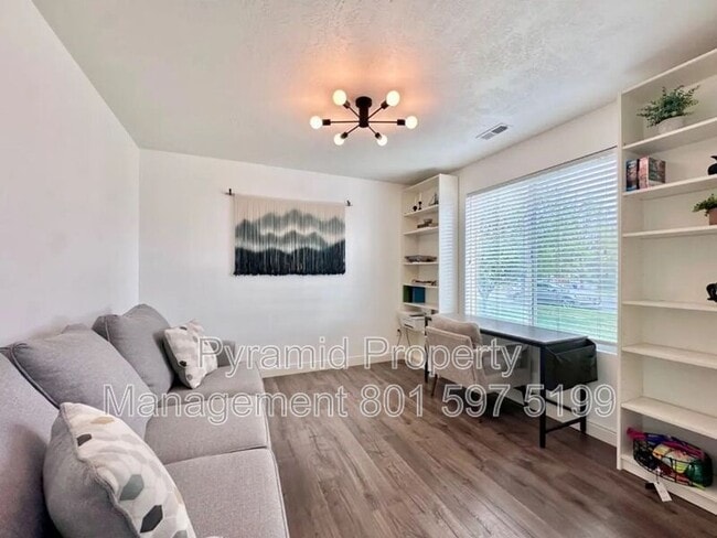 Photo - 2113 Hawthorne St