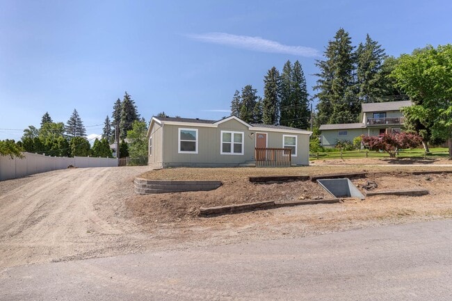 Building Photo - 3 Bedroom, 2 Bathroom Home