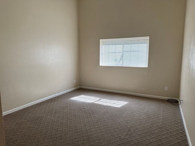 Photo - 1266 Hartford Cir