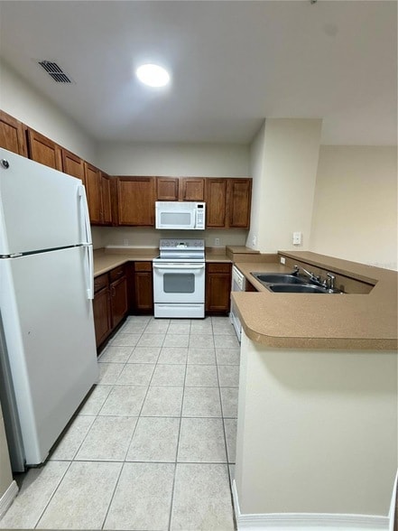 Photo - 8112 Claire Ann Dr Unidad 207
