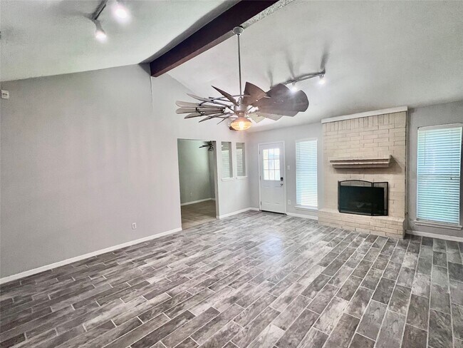 Building Photo - 9 N Deerfoot Cir