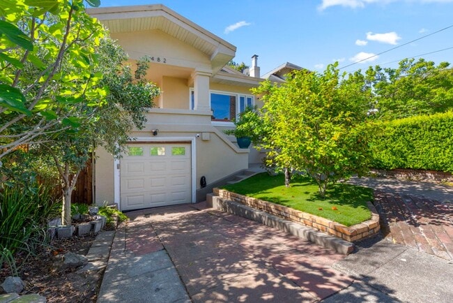 Photo - Classic 3bed/2bath Home Near Lake Merritt with Fresh Updates