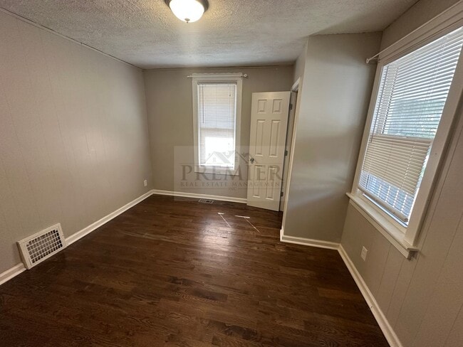 Photo - 3 bedroom / 1 bath home for rent -5519 Lyd...