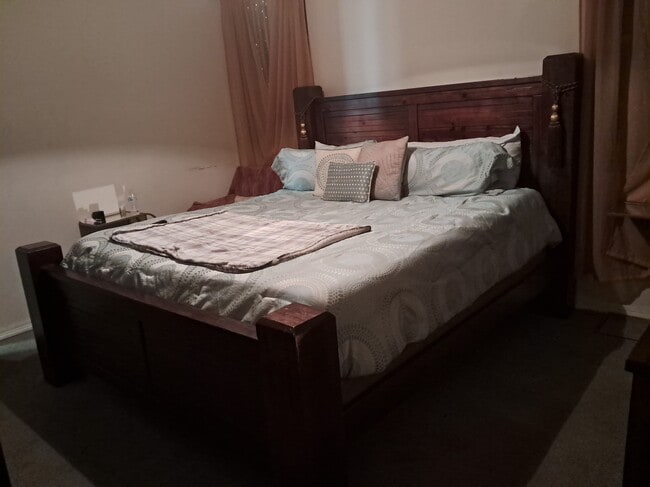 Photo - 131 E 5th St