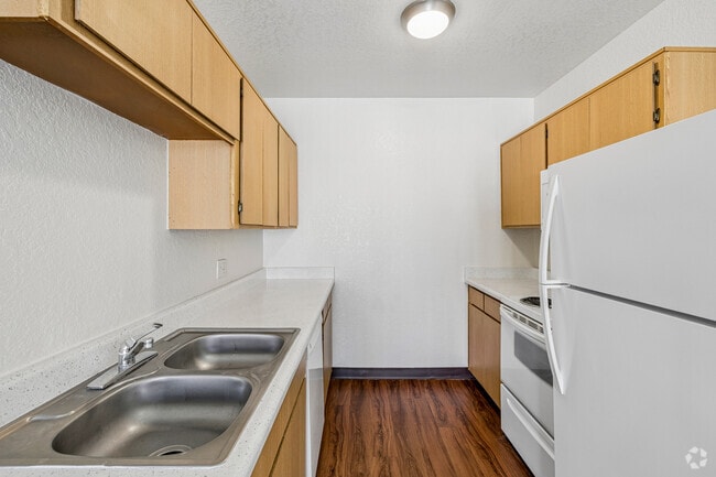 1BR, 1BA - 471SF - Kitchen