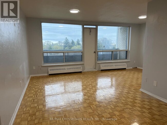 Photo - 363 Lakeshore Rd E Unit 504