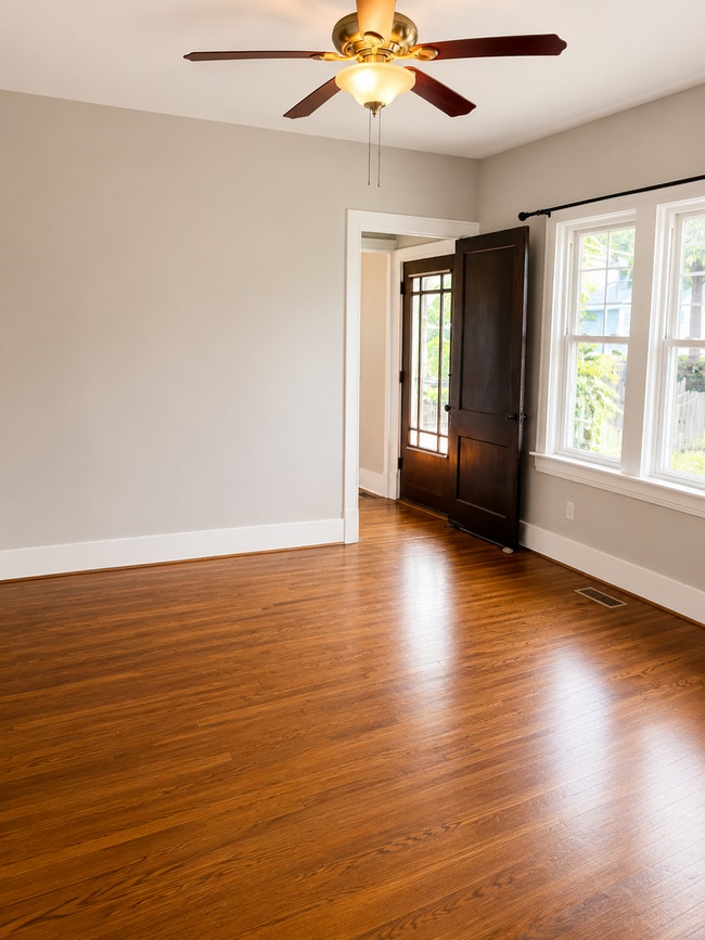 Photo - 1738 Fernwood Ave