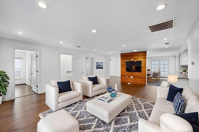 Photo - 8919 San Fernando Way