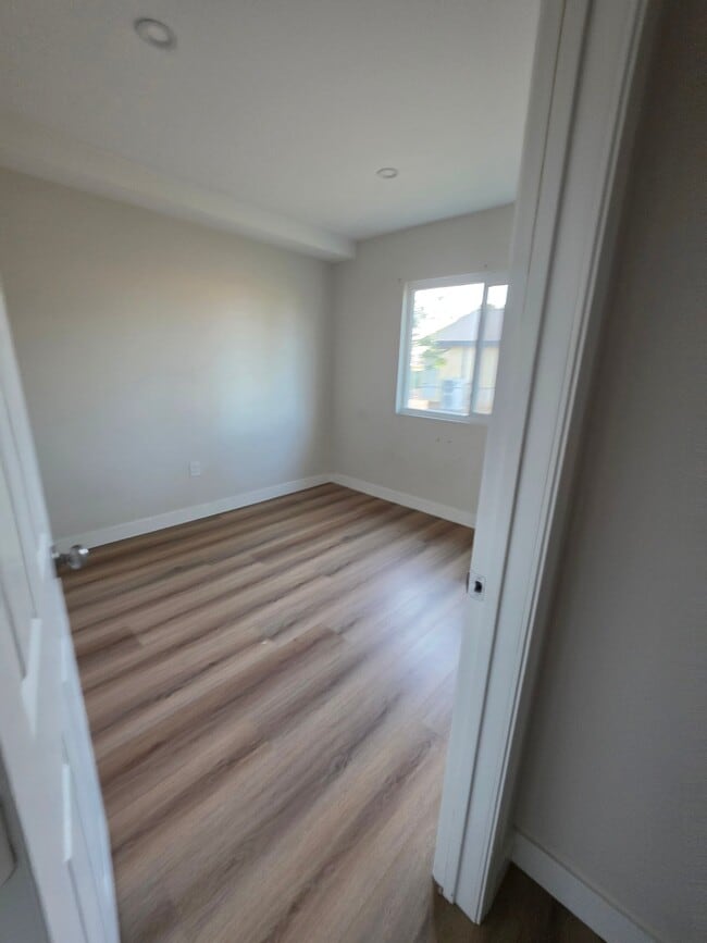 Photo - 6841 Weaver St