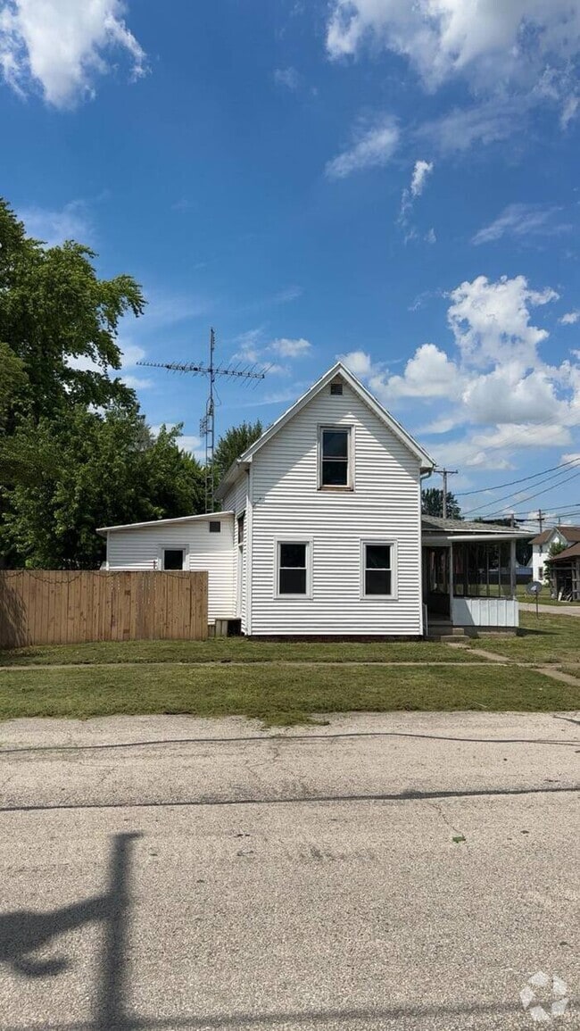 Building Photo - 804 W 1st St Rental