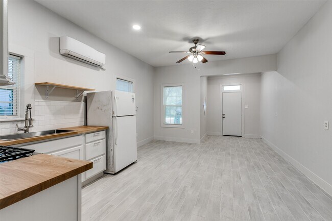 Photo - 7133 Avenue C