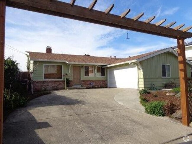 Building Photo - Nor Cal Realty Inc, - 2 BD 2 BTH Single fa... Rental