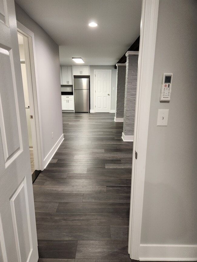 Building Photo - 548 Ferry St Unit LL Rental